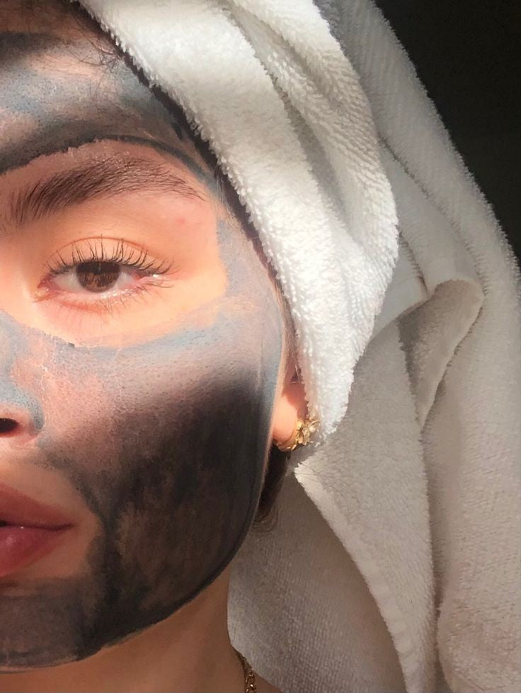 Skincare & Abschminken mit Extensions: So pflegst du deine Haut, ohne deine Lashes zu schädigen